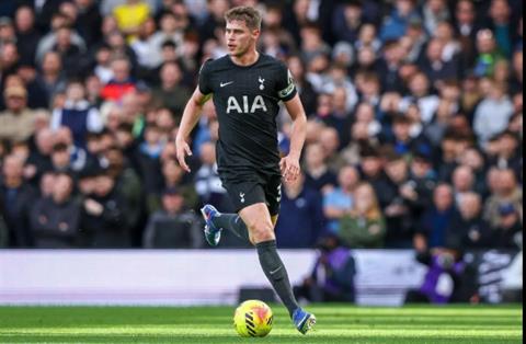 Barca đang lên kế hoạch chiêu mộ Micky van de Ven 