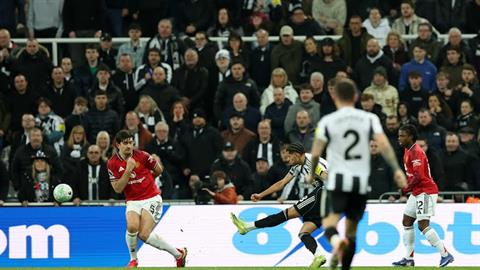 William Osula và Eddie Howe đi vào lịch sử sau chiến thắng trước MU