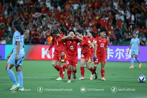 ĐT nữ Việt Nam nhận thưởng nóng nửa tỷ đồng