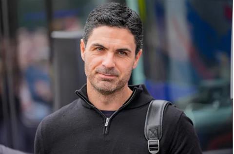 Vì sao Declan Rice và Martin Zubimendi vắng mặt trước Mansfield?