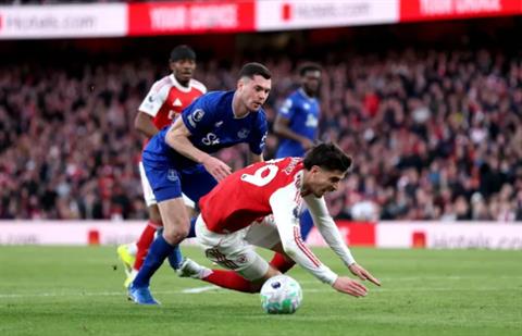 Ngoại hạng Anh giải thích lý do Arsenal không được hưởng phạt đền trước Everton