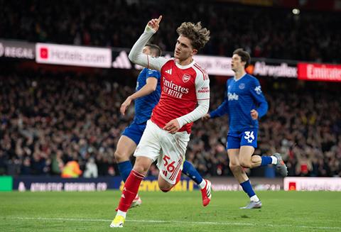 Wayne Rooney nhắn nhủ tới kỷ lục gia của Arsenal