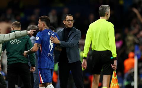 HLV Rosenior chỉ ra hai yếu tố khiến Chelsea gục ngã trước PSG