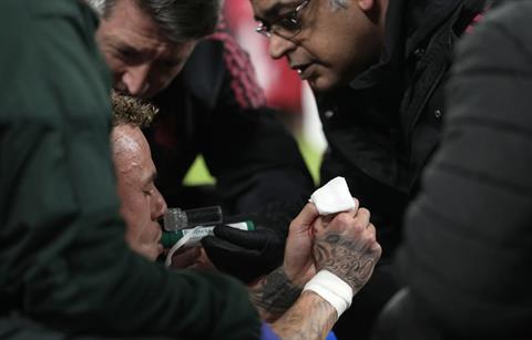 Chân sút của Galatasaray chấn thương kinh hoàng