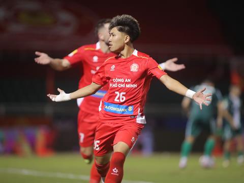 Tiến Linh nhường pen giúp đàn em Khoa Ngo tiếp tục tỏa sáng