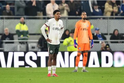 Wesley Fofana bị chỉ trích sau thất bại trước Everton