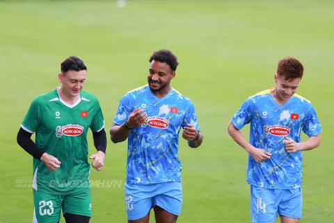 Xuân Son tập riêng, rộn ràng với Đặng Văn Lâm, Hoàng Đức