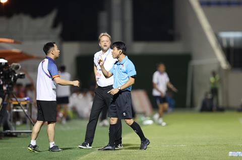 HLV Polking muốn nâng cấp trọng tài để V.League công bằng