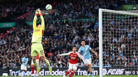 Carragher chỉ trích Arteta vì dùng Kepa trong trận chung kết