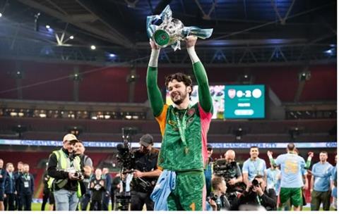 Wayne Rooney khuyên James Trafford rời Man City