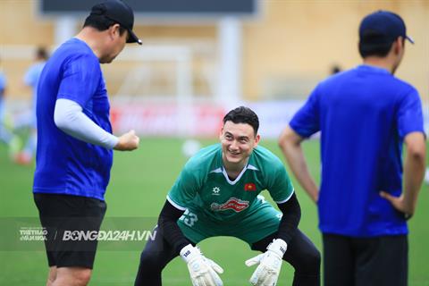 Cơn đau đầu của HLV Kim Sang Sik ở vị trí người gác đền