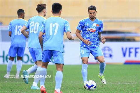 Hoàng Hên lần đầu đá chính cho ĐT Việt Nam