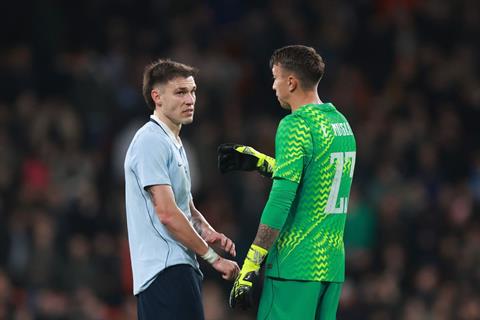 Ugarte nhận 2 thẻ vàng nhưng không bị truất quyền thi đấu