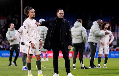 Hậu vệ Chelsea không hiểu sao Liam Rosenior bị chỉ trích