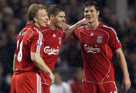 Steven Gerrard đau lòng khi Liverpool bán Xabi Alonso