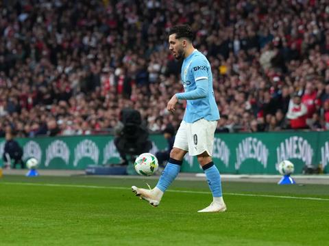 Thierry Henry bênh vực Cherki sau màn tâng bóng trước Arsenal