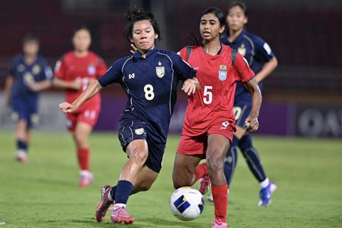 Cầu thủ Thái Lan bị cấm lên mạng trước khi gặp Việt Nam