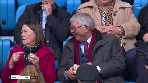 Sir Alex Ferguson nhập viện khẩn trước trận MU đấu Liverpool