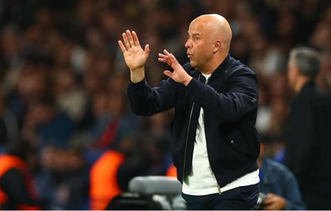 HLV Arne Slot giải thích thế nào sau thất bại trước PSG?