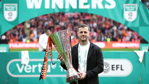 Jack Wilshere giành danh hiệu đầu tiên với tư cách HLV