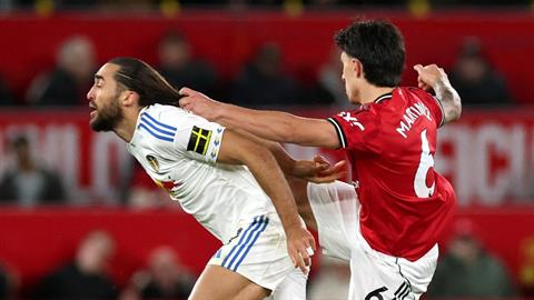 Calvert-Lewin lên tiếng sau thẻ đỏ gây tranh cãi của Martinez