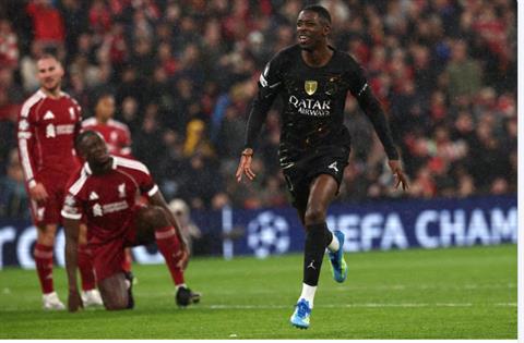 Ousmane Dembele và Khvicha Kvaratskhelia khiến Arne Slot đau đớn