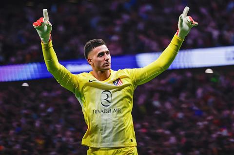 Thủ môn Atletico Madrid đáp trả sâu cay Raphinha