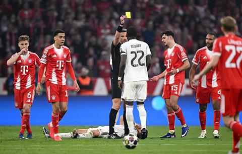 Rudiger tiếp tục bị chỉ trích vì chơi xấu hậu vệ Bayern