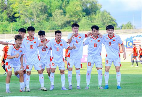 Hai sao trẻ lập hat-trick, U17 Việt Nam thắng đậm 10-0