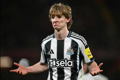 Vì sao Anthony Gordon vắng mặt trước Bournemouth?