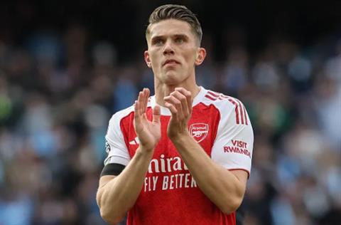 Arsenal sẽ vô địch NHA nếu chiêu mộ Hugo Ekitike thay vì Viktor Gyokeres