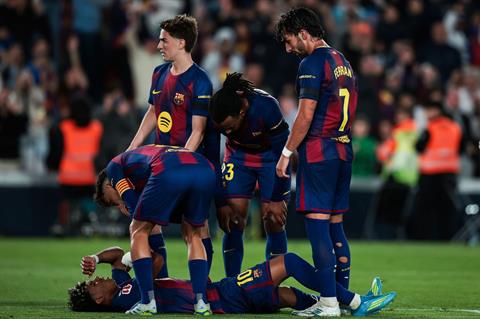 Yamal chấn thương sau khi ghi bàn từ chấm penalty cho Barca