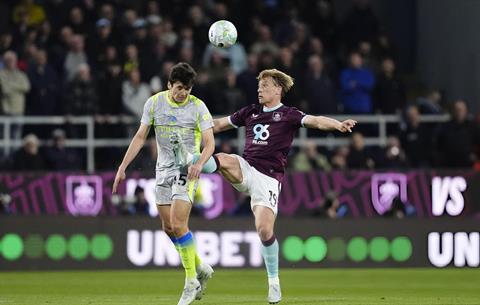 Abdukodir Khusanov: Trông thư sinh, nhưng là một chiến binh!