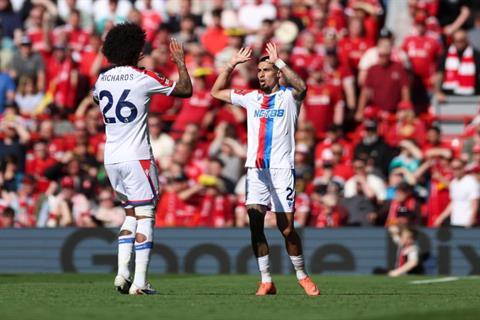 Arne Slot nói gì về tình huống ghi bàn của Daniel Munoz?