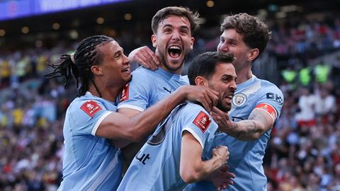 Pep Guardiola: "Man City còn rất xa cú ăn ba quốc nội"