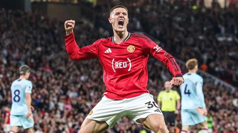 Sesko công khai ủng hộ Carrick dẫn dắt Man United lâu dài