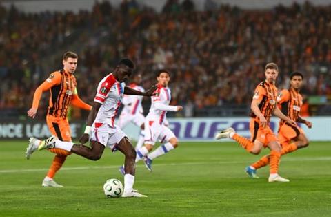 Ismaila Sarr ghi bàn thắng sớm nhất lịch sử Conference League