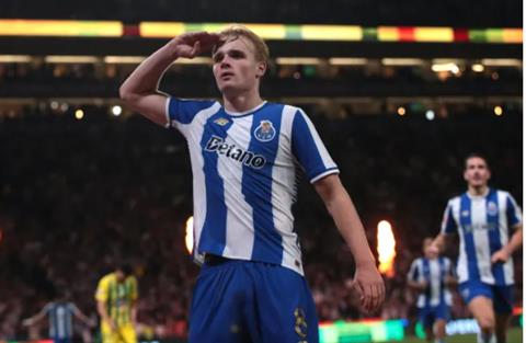 Arsenal hy vọng vượt mặt Liverpool vụ sao Porto
