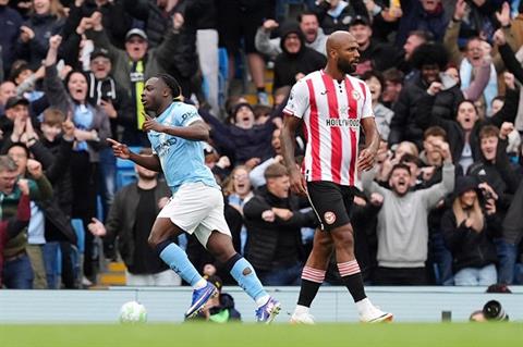 Jeremy Doku rực sáng thế nào trước Brentford?