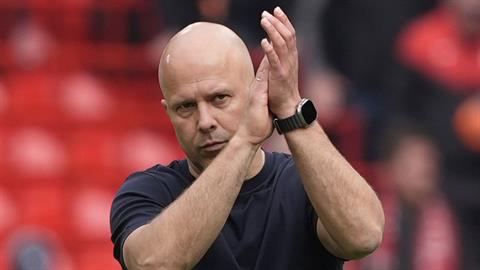 Arne Slot tự tin có thể lấy lại niềm tin nơi CĐV Liverpool
