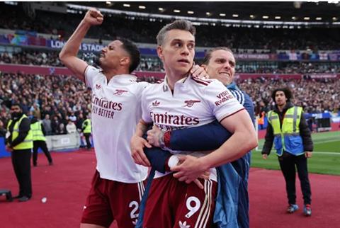Arsenal xuất sắc nhất lịch sử nếu giành cú đúp mùa này