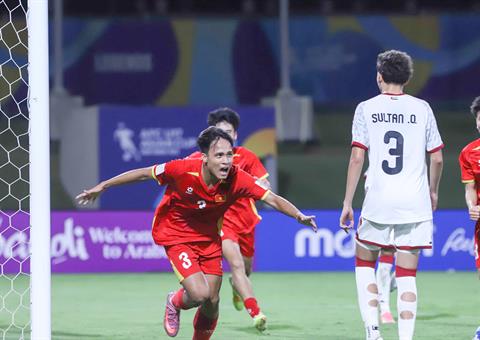 Báo Anh tiếc nuối khi bộ đôi sao Ipswich Town bất lực trước U17 Việt Nam