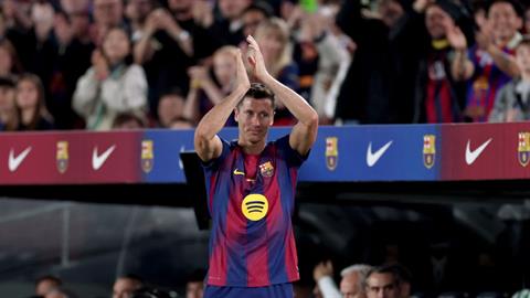 Lewandowski nghẹn ngào nói lời chia tay Barcelona