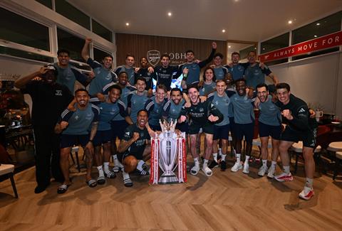 Video: Khoảnh khắc cầu thủ Arsenal ăn mừng chức vô địch NHA sau 22 năm chờ đợi