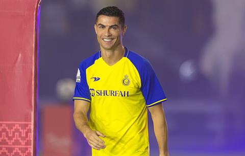 Cristiano Ronaldo là VĐV kiếm tiền tốt nhất thế giới năm 2026