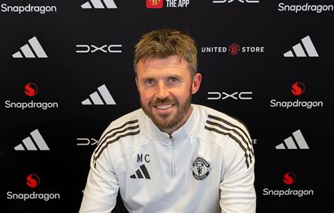 HLV Michael Carrick thận trọng trước chuyến hành quân tới sân Everton