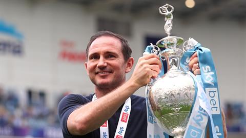 Frank Lampard vượt Mikel Arteta để giành giải HLV xuất sắc nhất