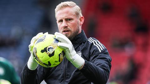 Kasper Schmeichel tuyên bố giải nghệ vì chấn thương vai