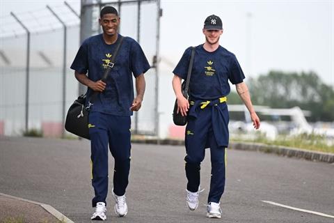 Arsenal đi trước PSG một bước