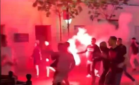 CĐV Arsenal và PSG ẩu đả trước trận chung kết Champions League
